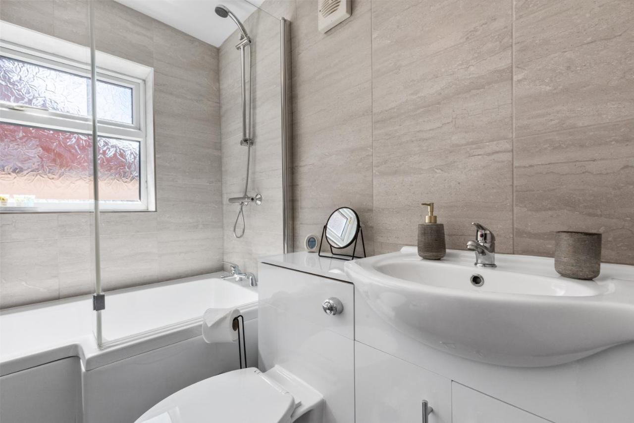 Nuneaton - Ideal 3 Bedroom, Wi-Fi Parking, Sleeps 6 - Jrr Stays Exterior photo