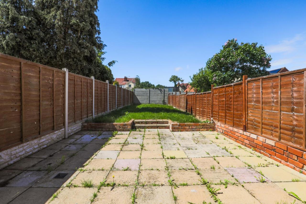 Nuneaton - Ideal 3 Bedroom, Wi-Fi Parking, Sleeps 6 - Jrr Stays Exterior photo